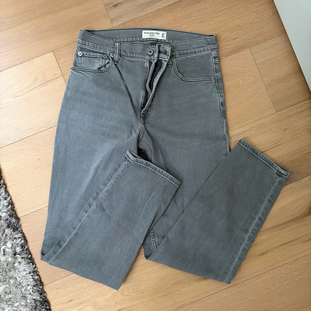 Abercrombie & Fitch Gray The Mom High-Rise Jeans NWOT 6 long